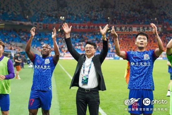 娇妻玩4p被三男人伺候更新时间